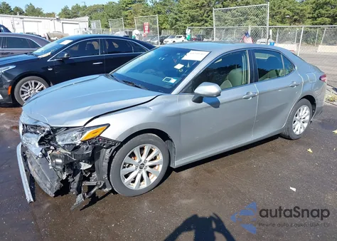 2018 Toyota Camry Le z USA, uszkodzony, nr VIN JTNB11HK5J3031807